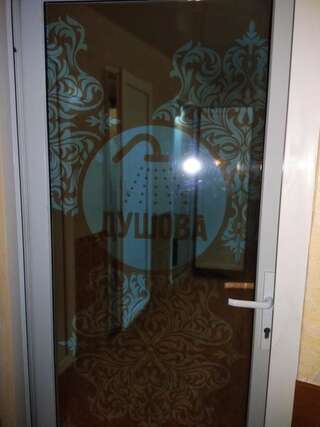 Отель Uman Hotel Умань Двухместный номер с 1 кроватью или 2 отдельными кроватями, общая ванная комната-1