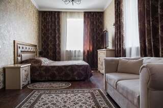 Отель Uman Hotel Умань Номер-студио с джакузи-1